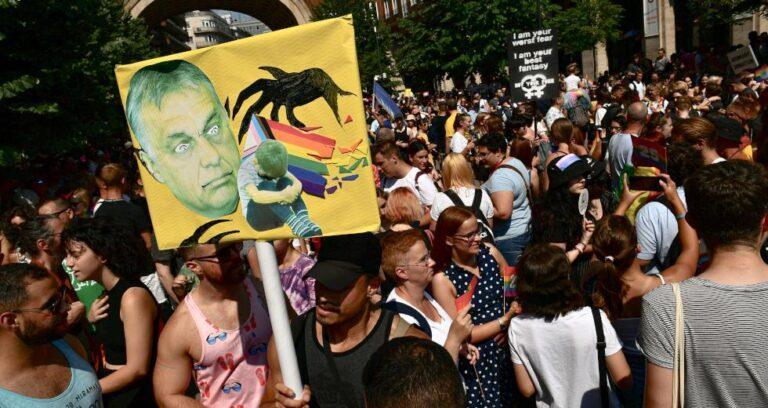 Pride: Χιλιάδες στη Βουδαπέστη έστειλαν ηχηρό μήνυμα στον ομοφοβικό Όρμπαν