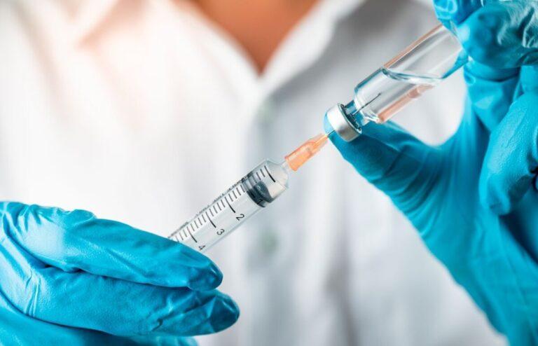 Κορονοϊός και γρίπη: Πόσο ασφαλής είναι ο ταυτόχρονος εμβολιασμός
