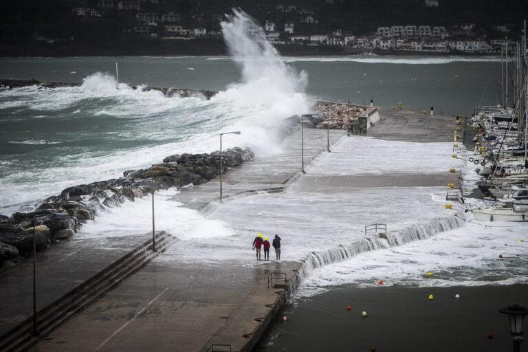 Καιρός – Τσαρταφύλλιας: Θυελλώδεις άνεμοι αναμένεται να σαρώσουν το Ιονιο – Έρχονται «βροχοχαμηλά» σε δύο κύματα
