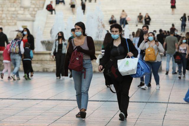 Πλεύρης για μάσκες: Παραμένουν μέχρι τέλη Μαΐου, μετά ίσως περιοριστεί η χρήση τους