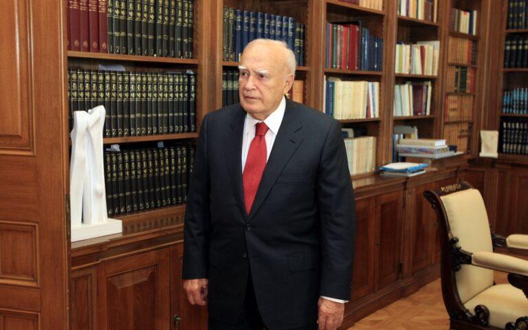 Δ. Μπιάγκης για Κ. Παπούλια: “Η Ελλάδα αποχαιρετά έναν μεγάλο πολιτικό”