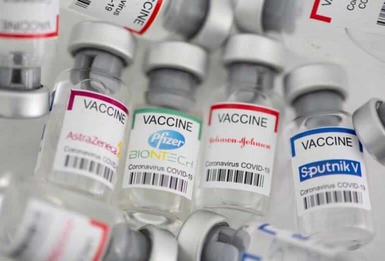 Εμβόλιο κορονοϊού: Μειώνεται η αναμονή της τρίτης δόσης – 540.000 ραντεβού από την Παρασκευή