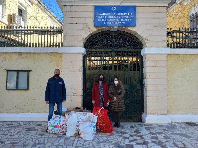 Δήμος Β. Κέρκυρας: Παραδόθηκαν ρούχα και υποδήματα για τους τροφίμους των Φυλακών