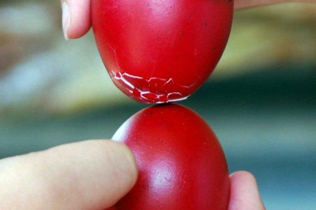 Πάσχα: Τα μυστικά για να διαλέξετε το αυγό που θα βγει νικητής στο τσούγκρισμα
