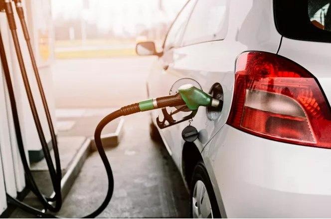 Fuel Pass : Στα 100 ευρώ η βενζίνη στα νησιά