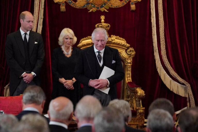Κάρολος: Ανακηρύσσεται βασιλιάς της Βρετανίας – Η τελετή στέψης