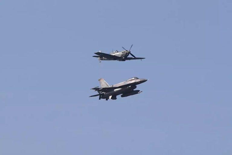 28η Οκτωβρίου: To F-16 της Ομάδας «ΖΕΥΣ» και το θρυλικό Spitfire πέταξαν στη Θεσσαλονίκη (φώτο)
