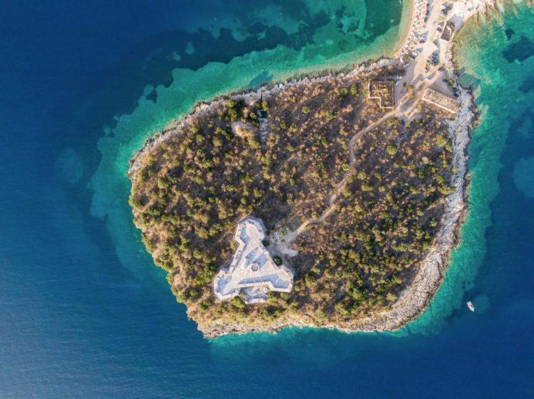 Αλβανία: Οι 8,3 εκατομμύρια τουρίστες και η Αλβανική Ριβιέρα που οι ακτές εκβάλουν προς την Κέρκυρα