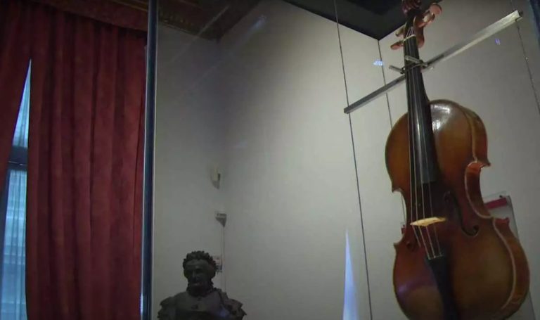 Νικολό Παγκανίνι: Το 300 ετών διασημότερο βιολί στον κόσμο αποκαλύπτει τα «μυστικά» του