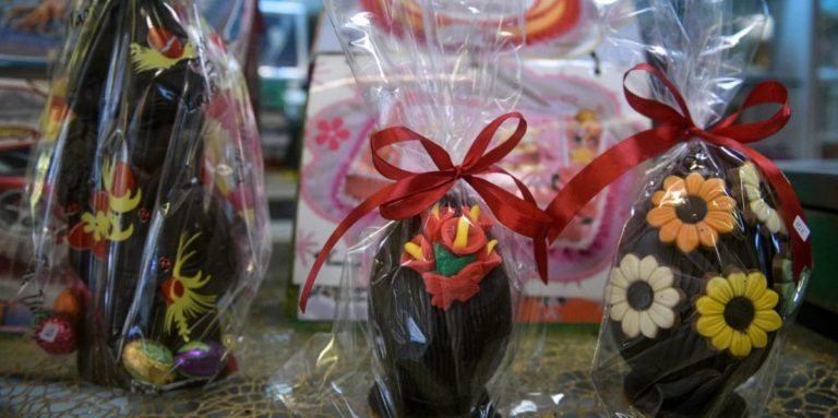 Άνοδος 47% για τις τιμές του κακάο σε 3 εβδομάδες – «Απλησίαστα» τα σοκολατένια αυγά