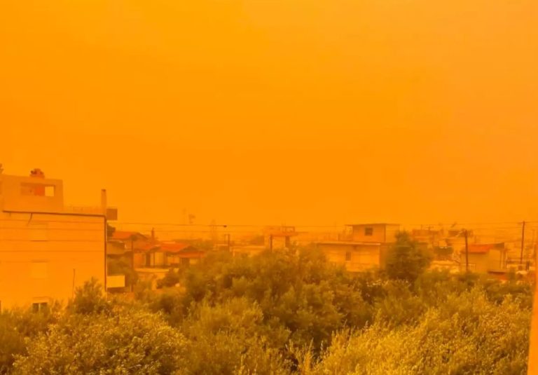 Η αφρικανική σκόνη «έπνιξε» Καλαμάτα και Ηλεία: Απόκοσμες εικόνες