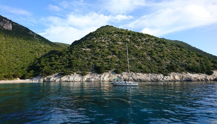 Το παραδεισένιο νησάκι του Ιονίου που πωλείται 45 εκατ. ευρώ (φώτο)